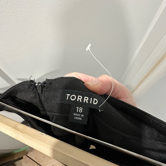 Torrid Skirt Women's 18 Black Textured Mesh Panel A Line Midi Skirt - Picture 4 of 6